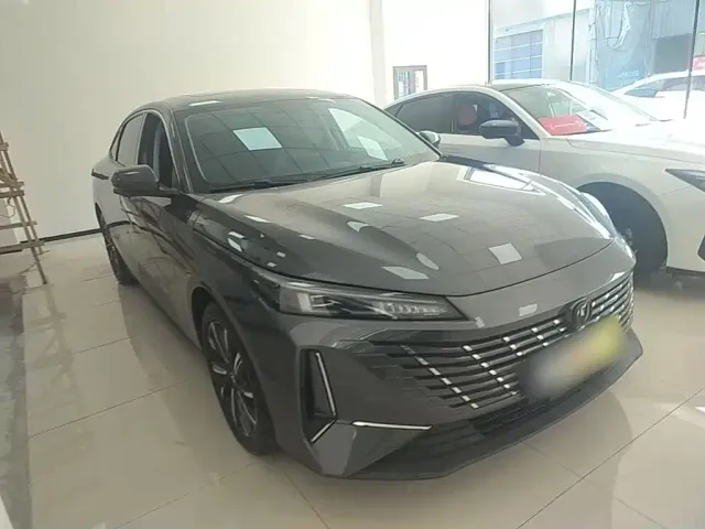 Changan Eado — Фото автомобиля 3