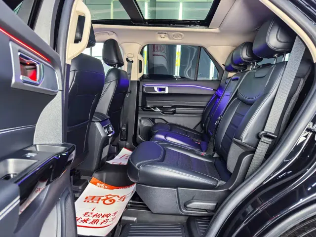 Ford Explorer — Фото автомобиля 14