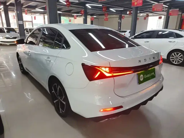 Roewe i5 — Фото автомобиля 4