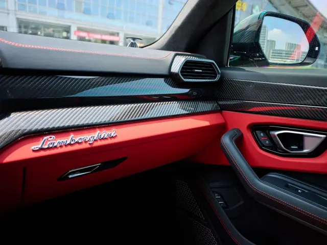 Lamborghini Urus — Фото автомобиля 18