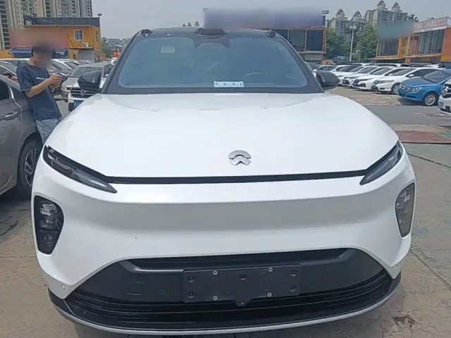Nio ES8 — Фото автомобиля 2