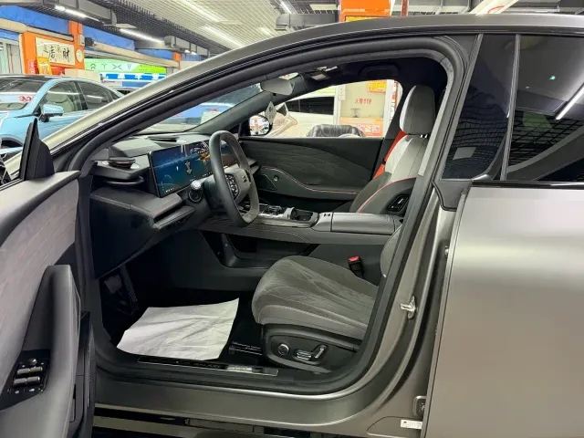 Geely Galaxy E8 — Фото автомобиля 7