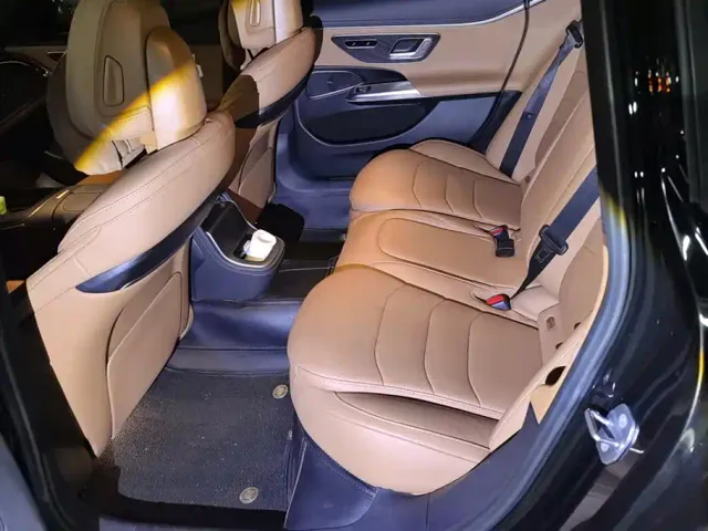 Mercedes-Benz E-Class — Фото автомобиля 11