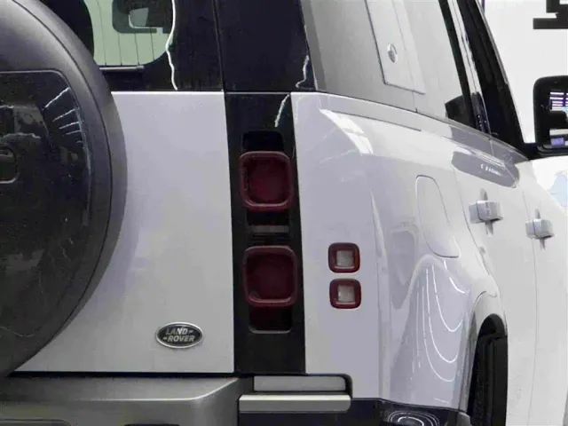 Land Rover Defender — Фото автомобиля 6