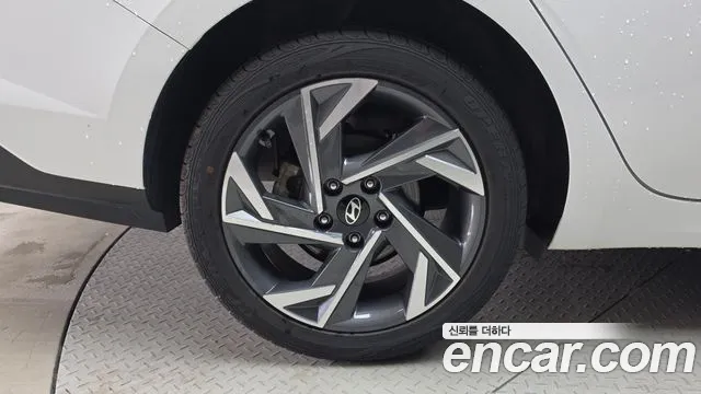 Hyundai Avante CN7 — Фото автомобиля 5