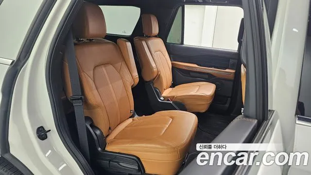 Ford Expedition — Фото автомобиля 10