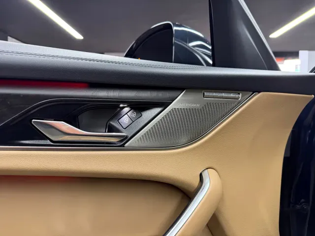 Jaguar F-Pace — Фото автомобиля 19