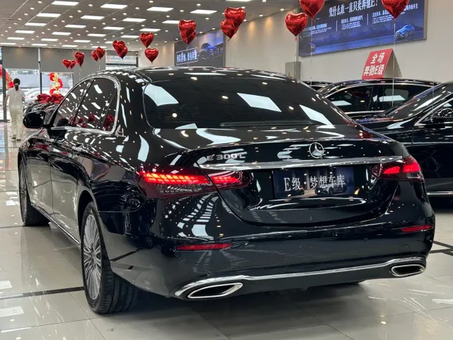 Mercedes-Benz E-Class — Фото автомобиля 6