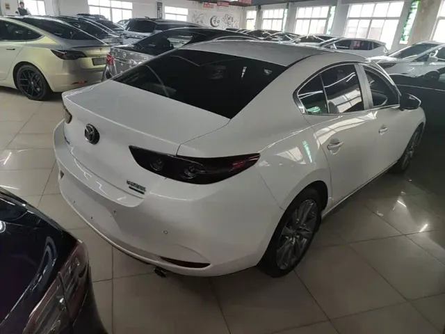 Mazda Axela — Фото автомобиля 6