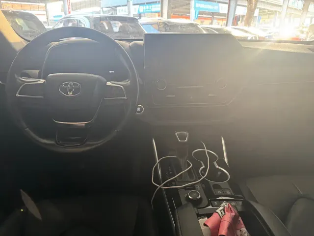 Toyota Highlander — Фото автомобиля 8