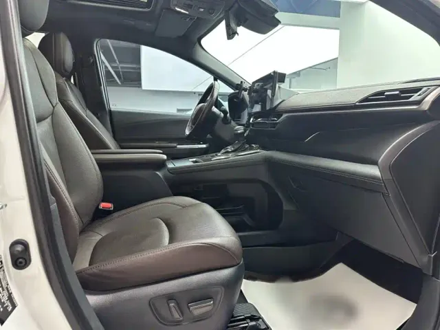 Toyota Sienna — Фото автомобиля 14