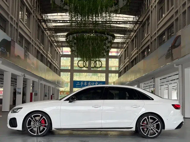 Audi A4L — Фото автомобиля 2