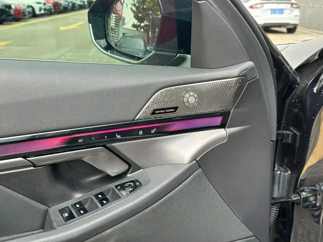 BMW 5 Series — Фото автомобиля 15