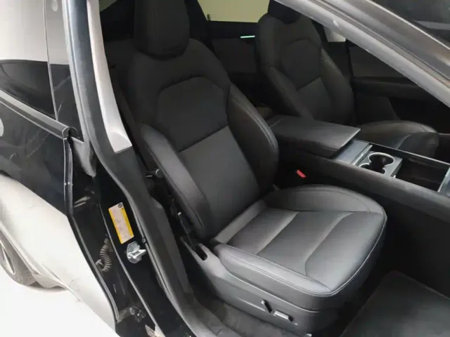 Tesla Model Y — Фото автомобиля 24