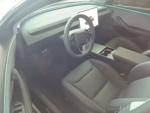 Tesla Model 3 — Фото автомобиля 15