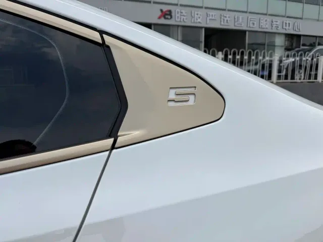 BMW 5 Series — Фото автомобиля 18