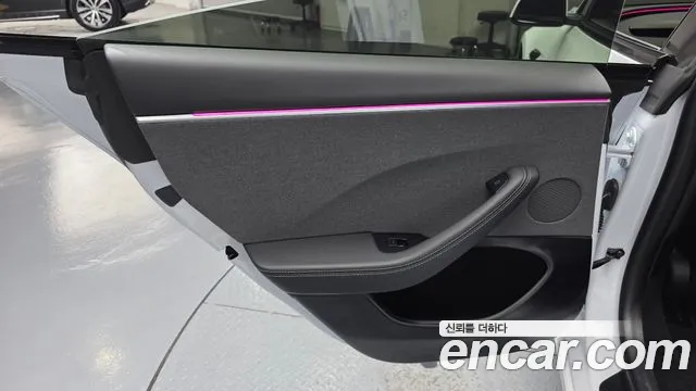 Tesla Model 3 — Фото автомобиля 14