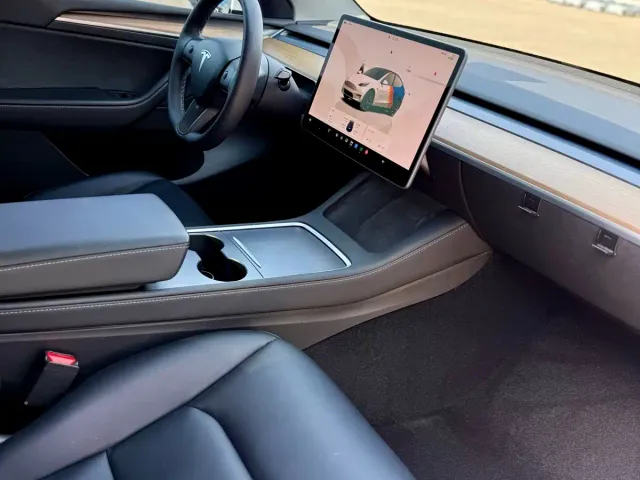 Tesla Model Y — Фото автомобиля 10