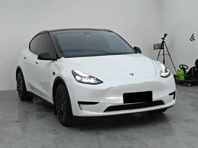 Tesla Model Y — Фото автомобиля 3