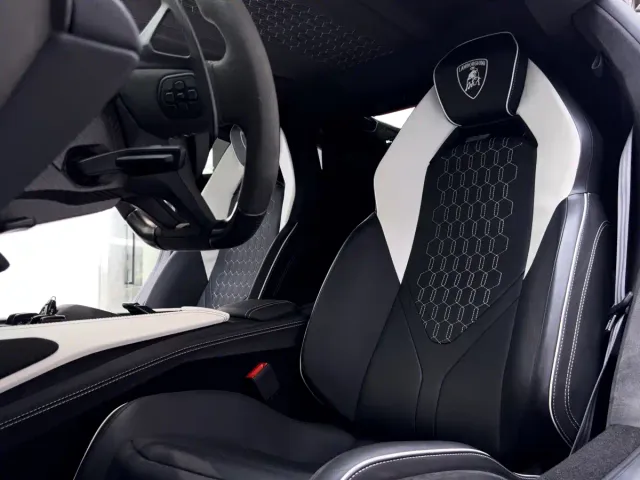 Lamborghini Revuelto — Фото автомобиля 20