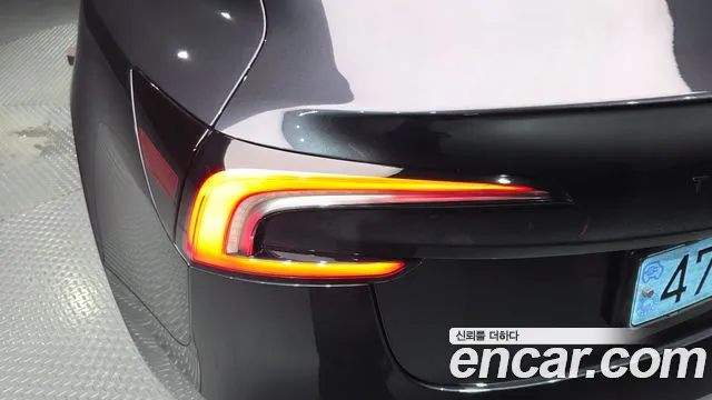 Tesla Model 3 — Фото автомобиля 20