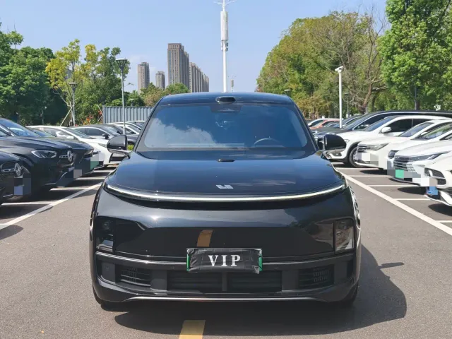 Li Auto L8 — Фото автомобиля 2