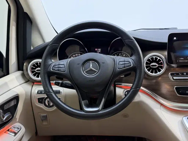 Mercedes-Benz V-Class — Фото автомобиля 14