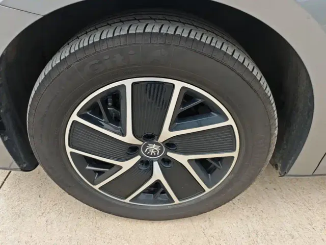 BYD Qin L — Фото автомобиля 22