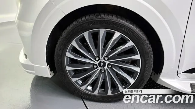 Kia Canival Carnival 4 поколение Бензин 9 мест Prestige — Фото автомобиля 4