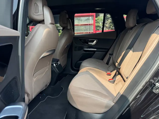 Mercedes-Benz EQE SUV — Фото автомобиля 14
