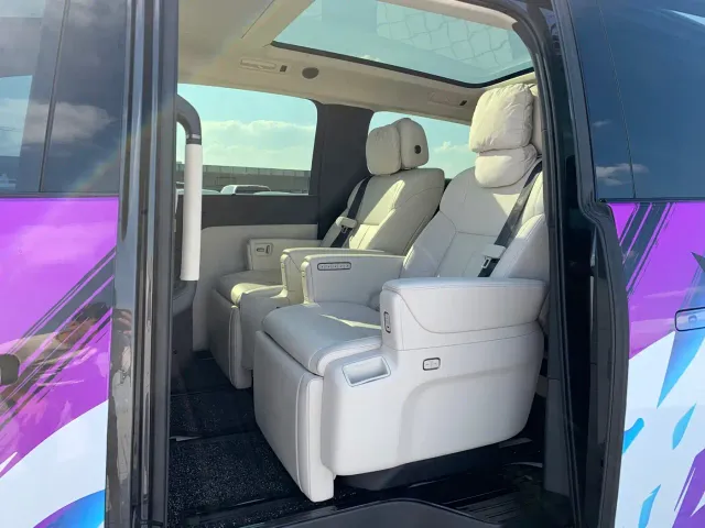 Li Auto MEGA — Фото автомобиля 10