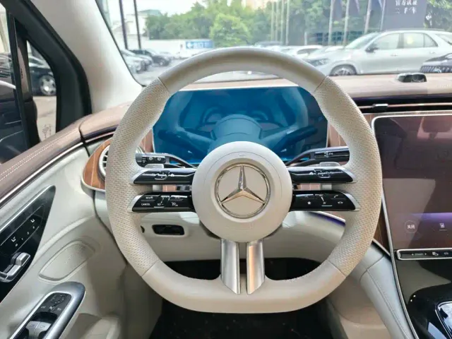 Mercedes-Benz EQE SUV — Фото автомобиля 10