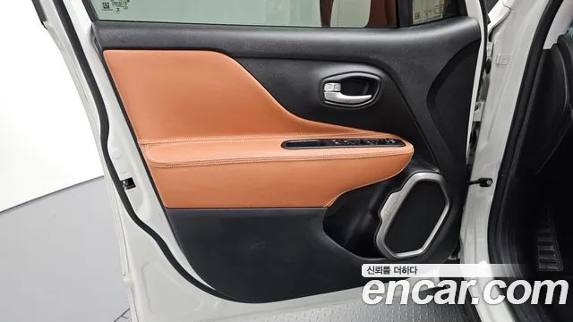 Jeep Renegade — Фото автомобиля 23
