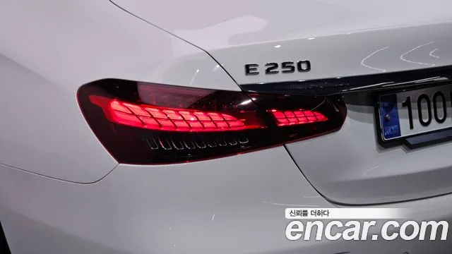 Mercedes-Benz E-Class — Фото автомобиля 20