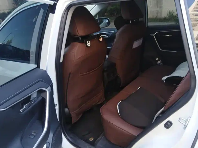 Toyota RAV4 — Фото автомобиля 11