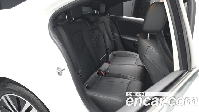 Mercedes-Benz A-Class — Фото автомобиля 11