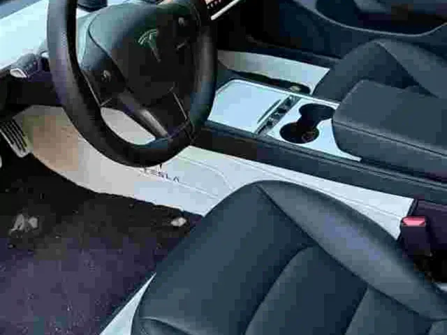 Tesla Model 3 — Фото автомобиля 6