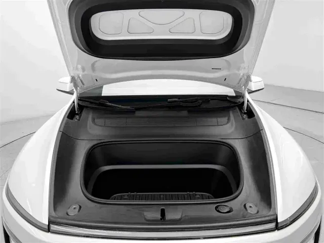 Tesla Model Y — Фото автомобиля 5