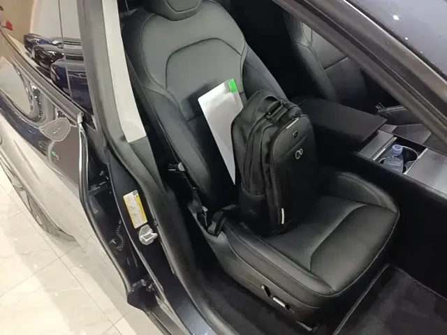 Tesla Model Y — Фото автомобиля 24