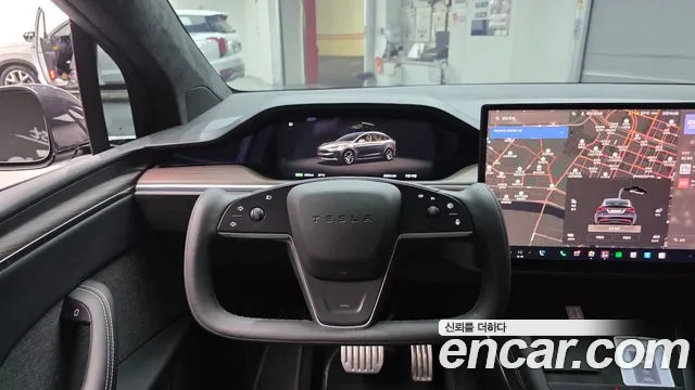 Tesla Model X — Фото автомобиля 18