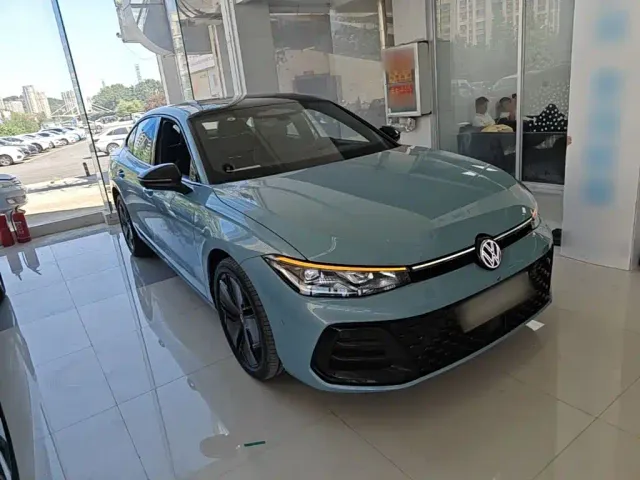 Volkswagen Passat — Фото автомобиля 21