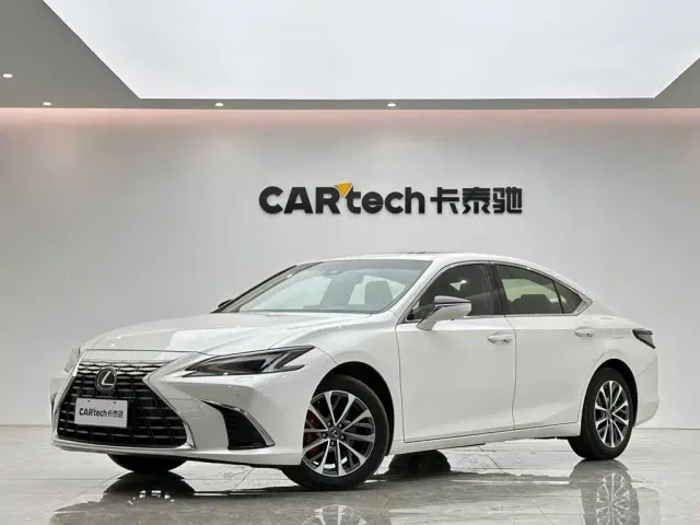 Фотография автомобиля — Lexus ES