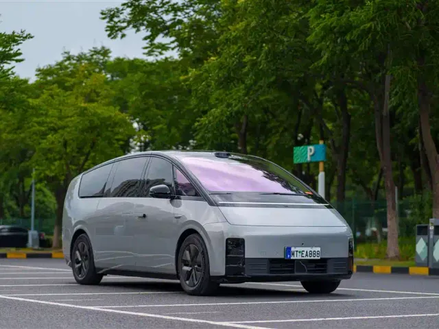 Li Auto MEGA — Фото автомобиля 7