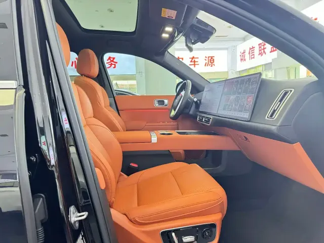 Li Auto L7 — Фото автомобиля 11