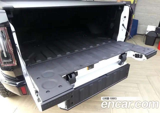 GMC Hummer EV — Фото автомобиля 17