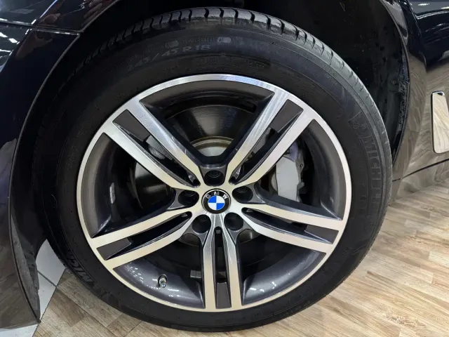 BMW 5 Series — Фото автомобиля 19