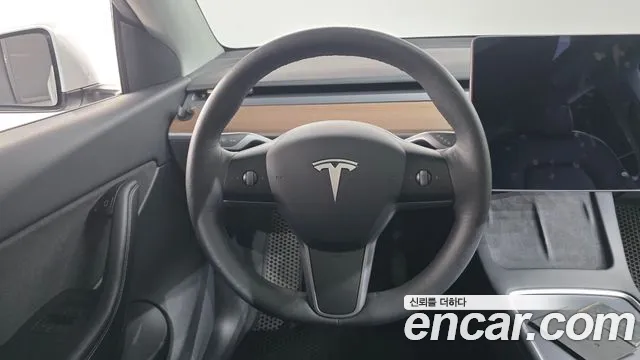 Tesla Model Y — Фото автомобиля 12