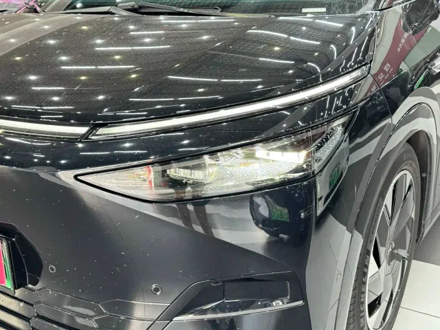 Xpeng X9 — Фото автомобиля 7