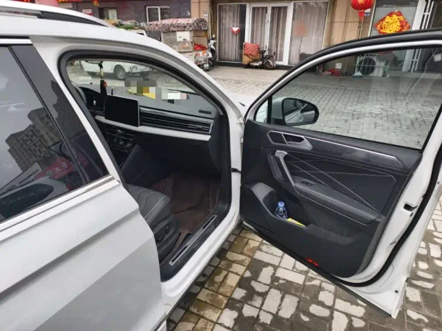 Volkswagen Tiguan L — Фото автомобиля 18
