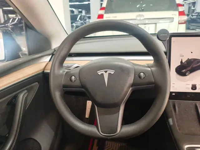 Tesla Model Y — Фото автомобиля 14